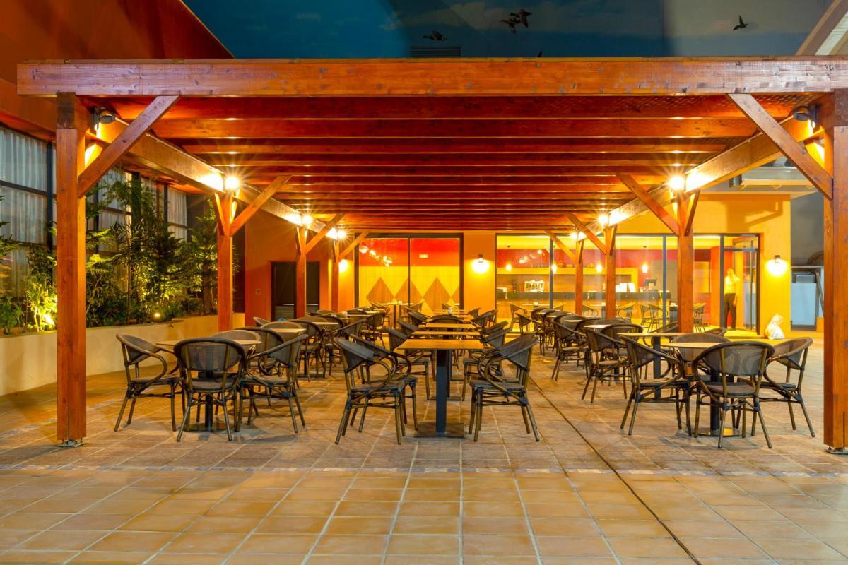 Az Hotels Grand Oran Es Senia Exterior foto